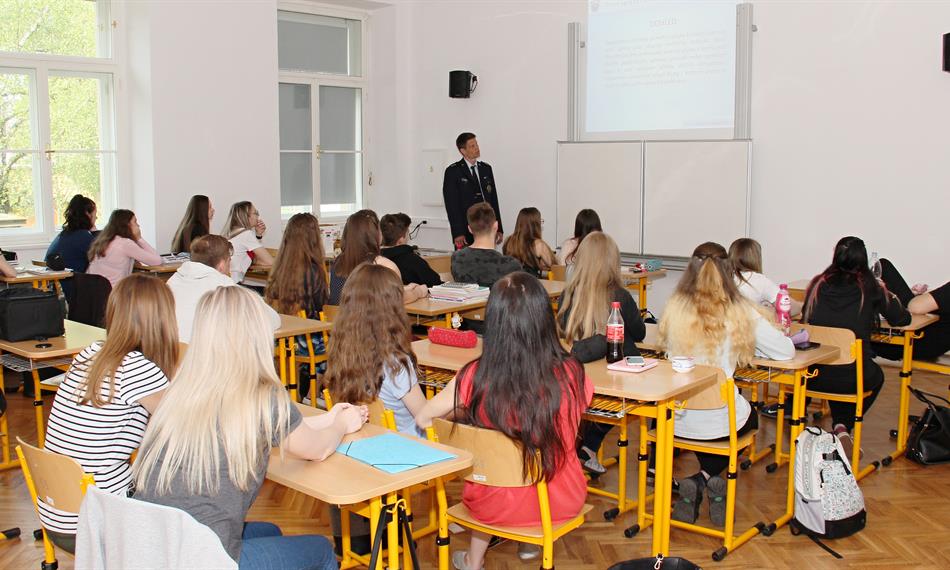 2018-4-25-1047mezi studentyHK.JPG